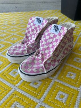 Vans checkered sneakers women’s size 7 **NO SHOE LACES**